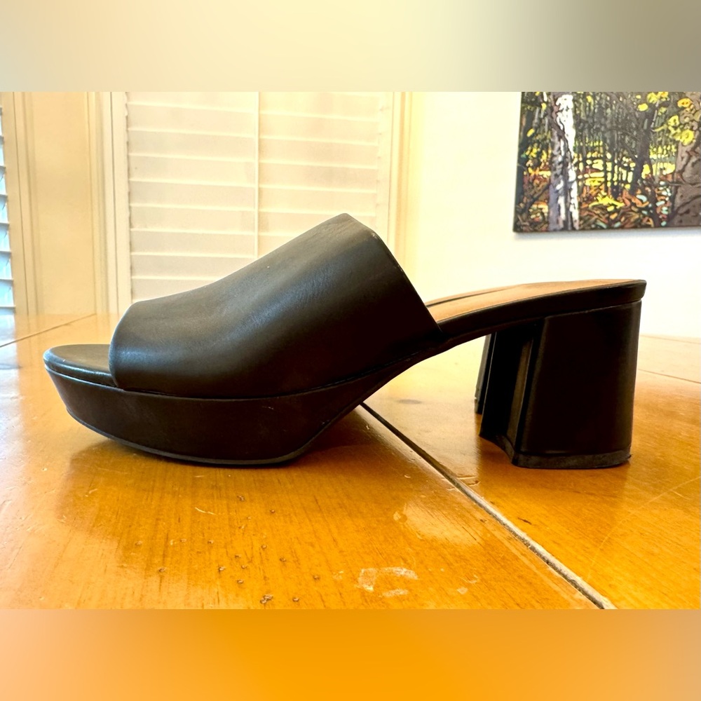 AEROSOLES Black Mules, very lightly used
